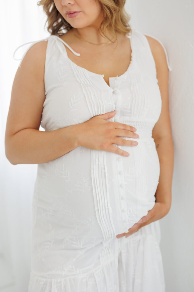 Pregnancy photography Boise Idaho – mother in white maternity dress from client closet